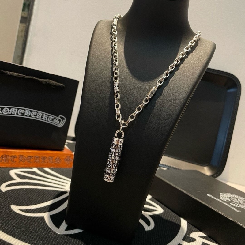 Ch*0me He**ts necklaces